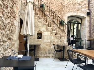 Inside at MonEs in Crete