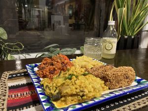 A plate of Chili, risotto, dahl and croquettes with ecological kombucha 👌🏼  at El Piano in Granada