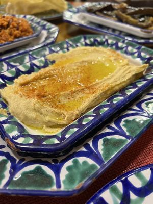 Delicious hummus 💛  at El Piano in Granada