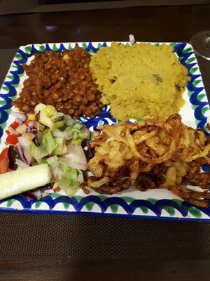 Dahl plate with onion bhaji at El Piano in Granada