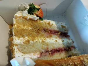 Lemon and strawberry cake at Gia Vegan Pastries in San Pedro