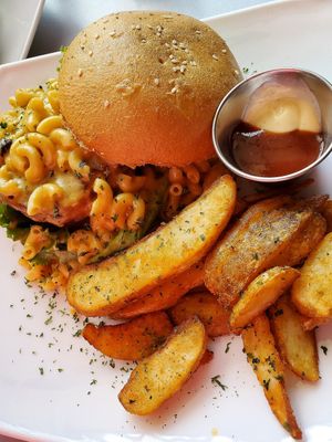 Mac n cheese burger. YUM #Veganuary at Gia Vegan Pastries in San Pedro