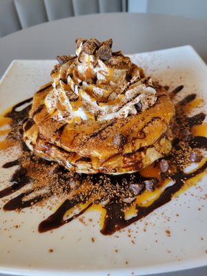 Snickers pancakes at Gia Vegan Pastries in San Pedro