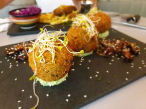 vegan mac and cheese balls at Gia Vegan Pastries in San Pedro