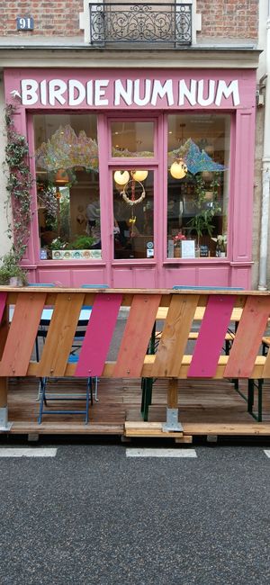 Street view at Birdie num num in Paris