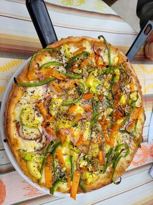Vegetarian pizza at Oraibi in Otavalo
