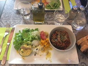 Riz complet ratatouille. Salade crudités vinaigrette d’agrumes. Houmous. at VG in Corsica