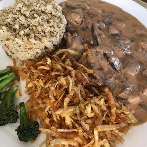 Strogonoff de três cogumelos! Além de vegano, orgânico também ;) at King Vegan in Curitiba
