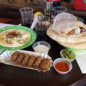Hummus y falafel at Just Delicious in Pucon