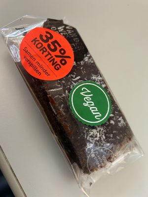 vegan brownie  at EkoPlaza - Stationsweg in The Hague