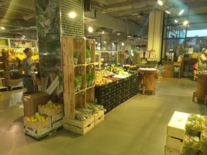 Organic fruits & veggies at EkoPlaza - Stationsweg in The Hague