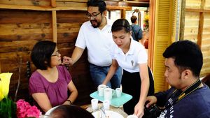 Table service at Sentro Botanikos Eco-Farm in Cavite