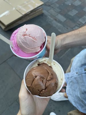 Dragonfruit banana, rhubarb ginger, dark chocolate sea salt, and biscoff honeycomb   at Udderlicious in London