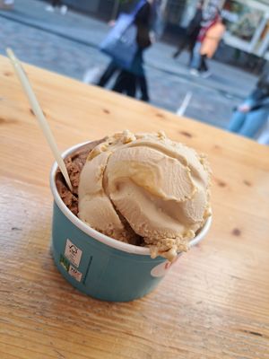Smores + biscoff and honey comb icecream at Udderlicious in London
