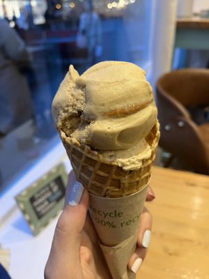 Second visit: gingerbread & hazelnut stracciatella  at Udderlicious in London