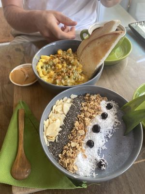 Vegan mac ‘n cheese and the ocean blue smoothie bowl  at Taste El Nido in El Nido