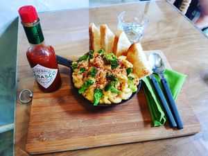 Mac-n-"Cheese" (home-made cashew cheese) with roasted bread at Taste El Nido in El Nido