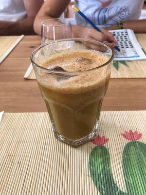 Sumo de pera at Surya Cafe in Portimao