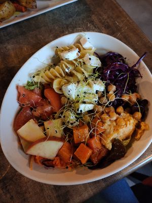 Bowl at Biofoodies Cafe in Toulouse