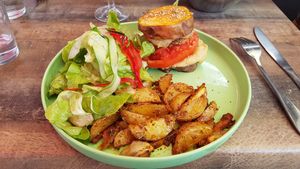 Burger (gluten free) at Biofoodies Cafe in Toulouse