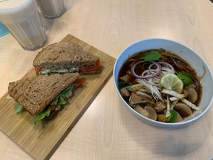 Sandwiches and pho at Peaches in Moscow