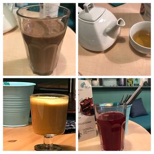 Chocolate Banana Smoothie, Tea, Cheraf, and Raspberry Drink at Peaches in Moscow
