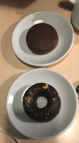 Chocopie and Carrot Cake at Peaches in Moscow