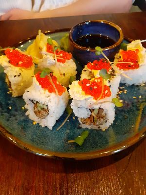 Роллы с тунцом at Peaches in Moscow