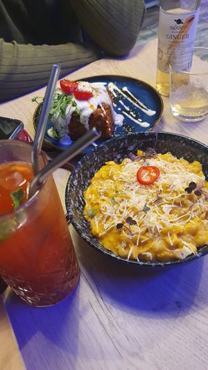 Mac & cheese, lasagna, homemade strawberry/ginger lemonade at Peaches in Moscow