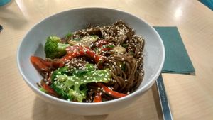 Гречневая лапша с овощами l Buckwheat noodles with vegetables l 280 rub at Peaches in Moscow