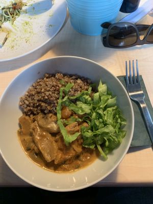 Lovely buck weat at Peaches in Moscow