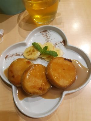 Syrniki at Peaches in Moscow