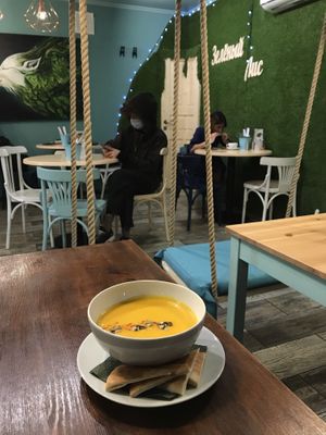 Тыквенный суп и качели :) at Peaches in Moscow