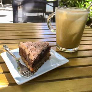 Chocolate Orange tart & Banana-turmeric shake at Bar Poxé in Mallorca