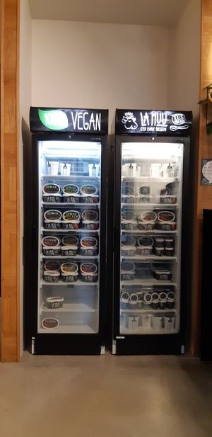 Sorry for the quality, but there are clearly marked vegan ice creams for takeaway too at La Muu in Tallinn