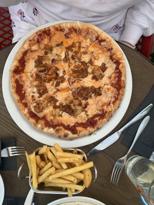 Vegan pizza  at The Pilot Boat in Lyme Regis