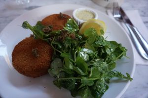 The no-fish-burgers with a delicious Bearnaise sauce at The Pilot Boat in Lyme Regis