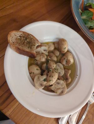 Mushrooms with garlic at Cevicheria Trattoria Donde Wippy in Cartagena