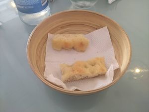 Complementary bread at Cevicheria Trattoria Donde Wippy in Cartagena