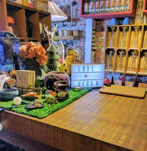 Sign on the bar as you walk in at Shū Shí NánHái 舒食男孩 in Chishang