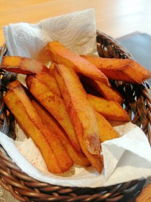 Sweet potato fries from heaven at Shū Shí NánHái 舒食男孩 in Chishang