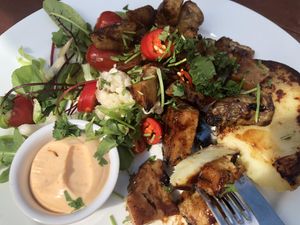 Caramelised seitan, potatoes, salad and chili mayo at Harju Portti in Savonlinna