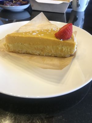 Raw & vegan pineapple cake at Ogorod and Garden in Samara