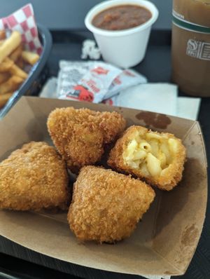 Mac bites at Des Fresh Foods in Des Moines