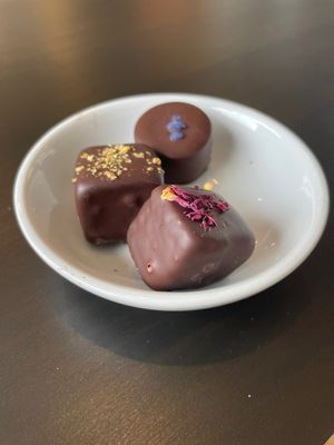 There were four. We ate one before deciding we must post a review    at Cocoa Mountain in Dornoch