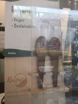 essbare Löffel! Nicht besonders lecker aber super Idee at YOMARO in Bielefeld