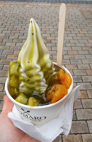 Sojajoghurt mit Obst und Kiwisoße at YOMARO in Bielefeld
