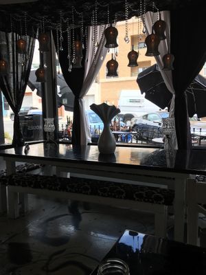 Very calm when I was here for a late weekday breakfast at Lazy Hippo at The Whiskey House in San Diego