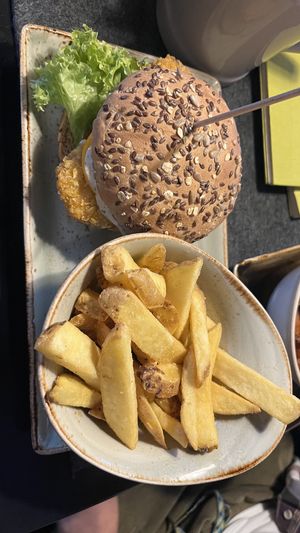 No chiken burger with friess  at Hans im Glück - Mediapark in Cologne