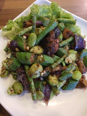 4 Heavenly King at Green Age 善提素 in West Singapore